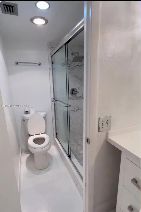 1400 Saint Charles Pl #204, Pembroke Pines, FL 33026