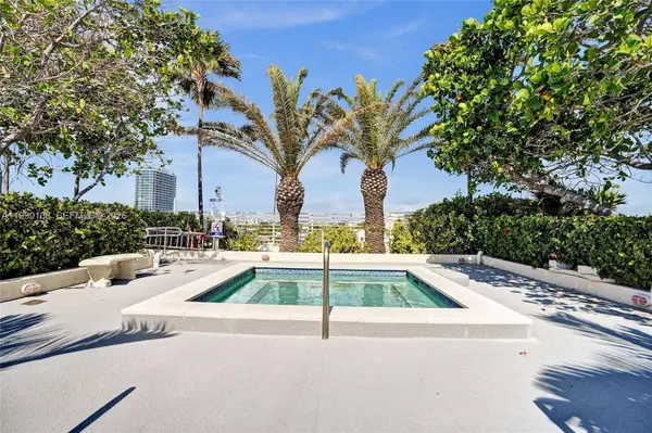 7330 Ocean Ter #8-C, Miami Beach, FL 33141