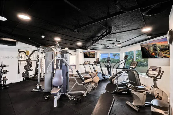 7330 Ocean Ter #8-C, Miami Beach, FL 33141