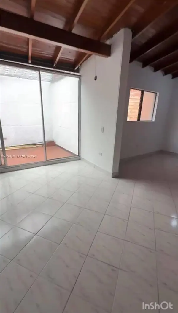 Cra. 79B 54-15 Barrio los Colores, FL