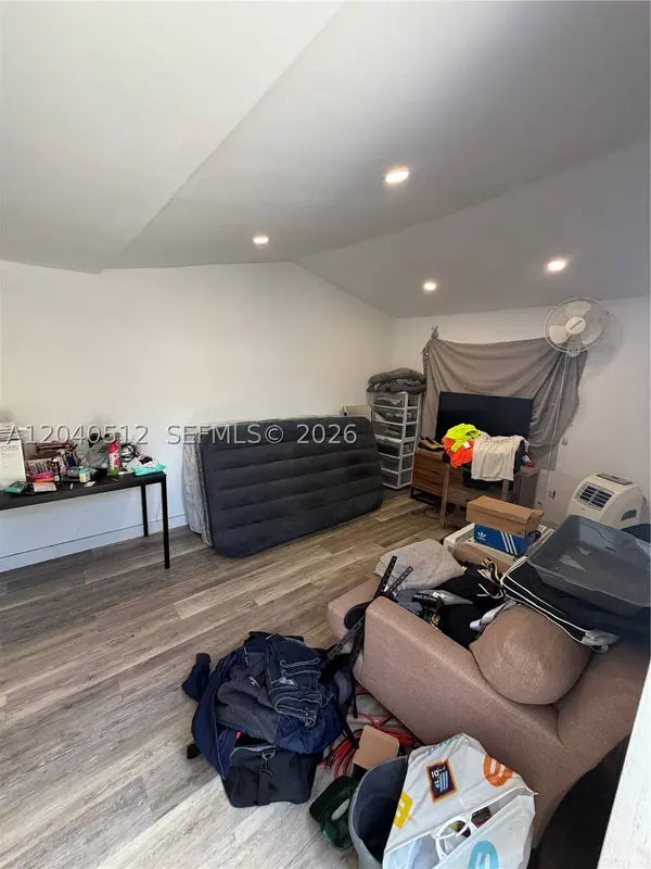 867 NW 109th St, Miami, FL 33168