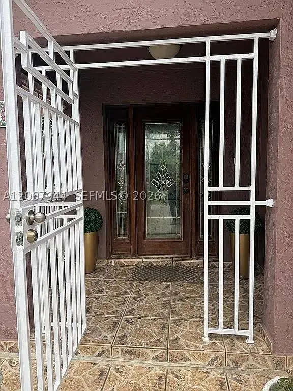10070 SW 2nd St, Miami, FL 33174