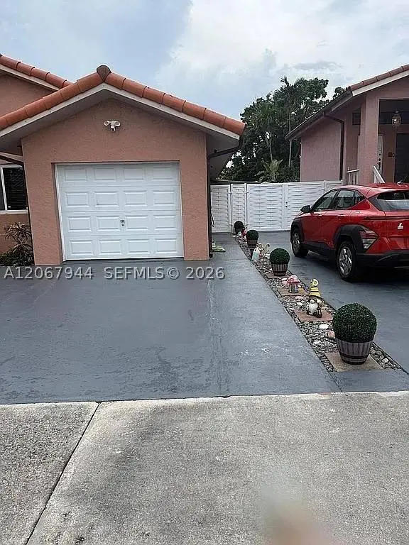 10070 SW 2nd St, Miami, FL 33174