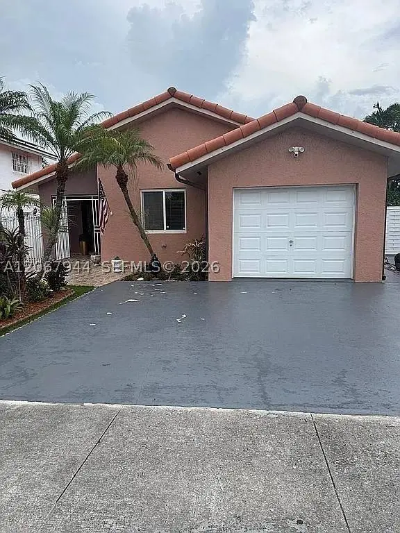 10070 SW 2nd St, Miami, FL 33174