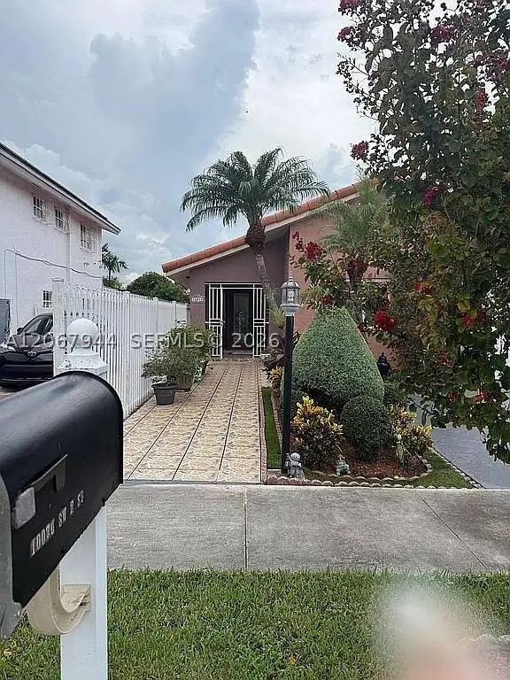 10070 SW 2nd St, Miami, FL 33174