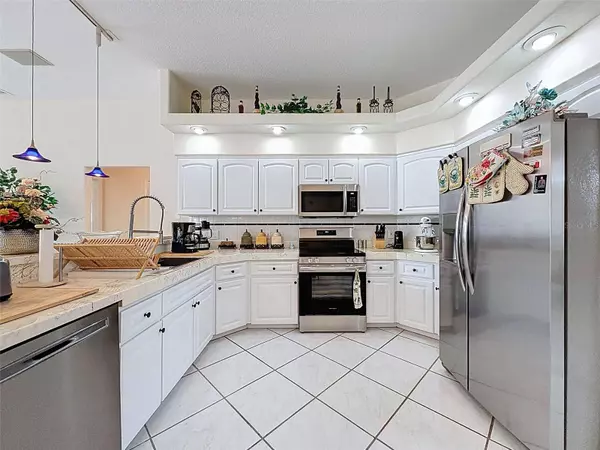 8704 CYPRESS LAKES BLVD, New Port Richey, FL 34653