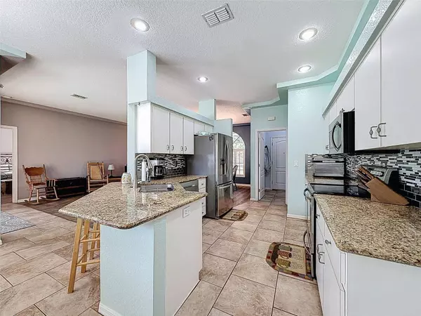 5420 FERN DR, Weeki Wachee, FL 34607