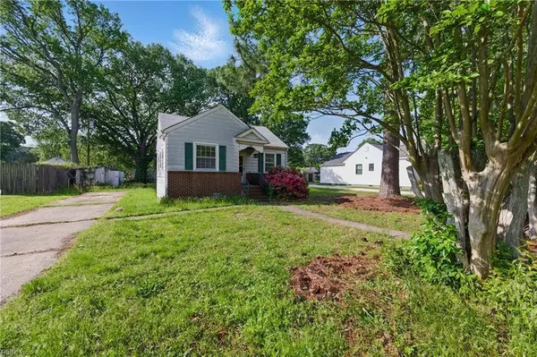 622 Temple LN, Newport News, VA 23605