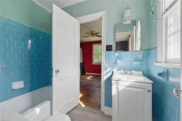 622 Temple LN, Newport News, VA 23605