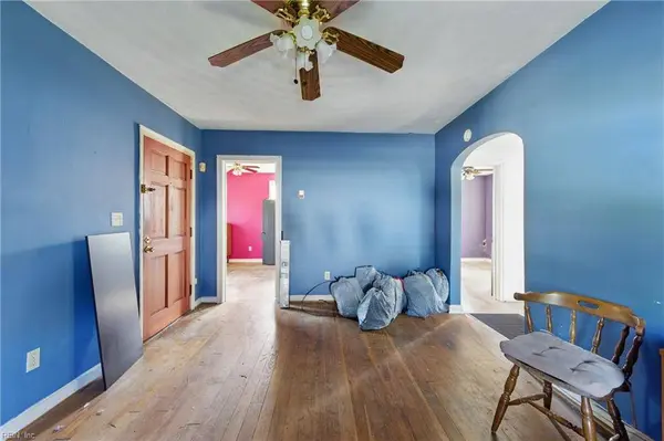 622 Temple LN, Newport News, VA 23605