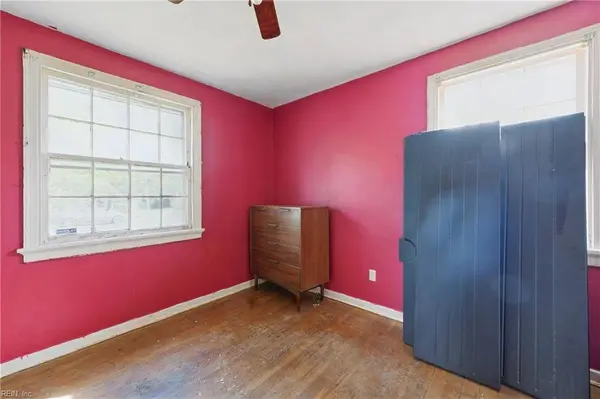 622 Temple LN, Newport News, VA 23605