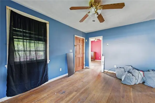 622 Temple LN, Newport News, VA 23605