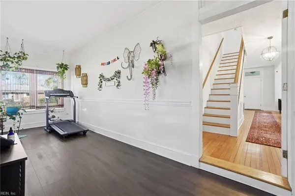 498 Romayne DR, Newport News, VA 23601