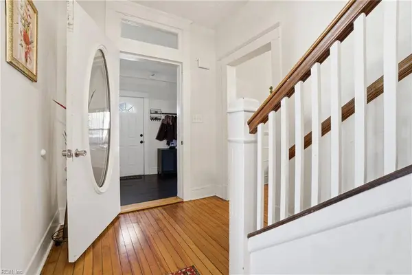 498 Romayne DR, Newport News, VA 23601