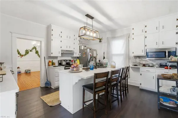 498 Romayne DR, Newport News, VA 23601