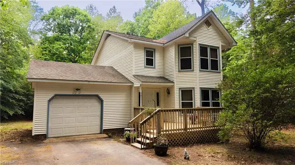 8153 Meandering LN, North, VA 23128