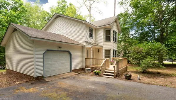 8153 Meandering LN, North, VA 23128