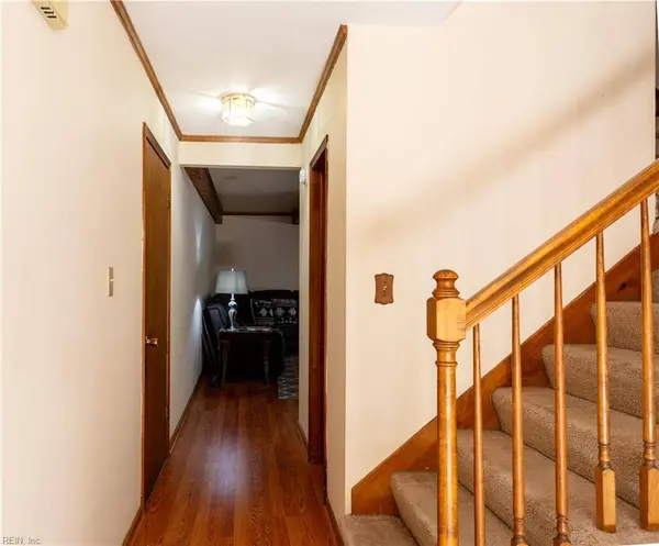 8153 Meandering LN, North, VA 23128
