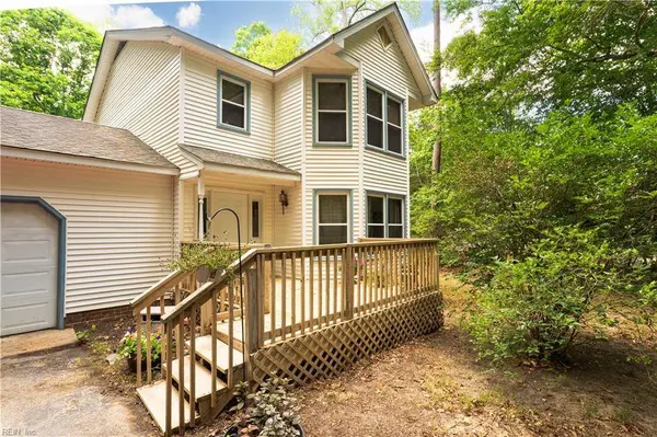 8153 Meandering LN, North, VA 23128