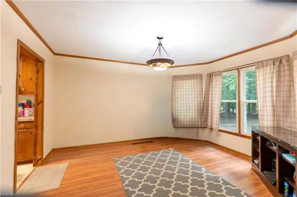 8153 Meandering LN, North, VA 23128