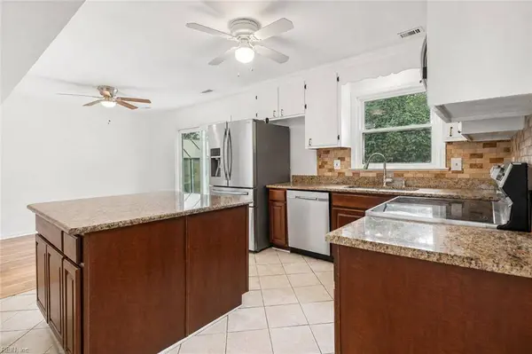 33 Edgemont DR, Hampton, VA 23666