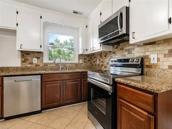 33 Edgemont DR, Hampton, VA 23666