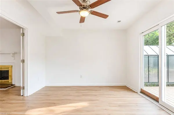 33 Edgemont DR, Hampton, VA 23666