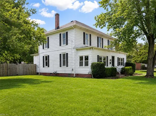 498 Romayne DR, Newport News, VA 23602