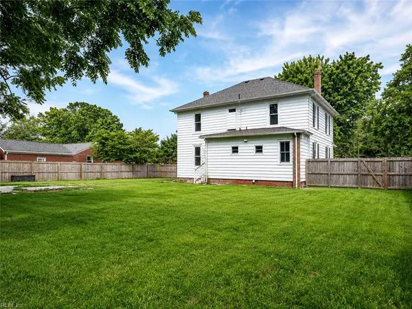 498 Romayne DR, Newport News, VA 23602