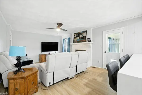 5213 Rolleston DR, Virginia Beach, VA 23464