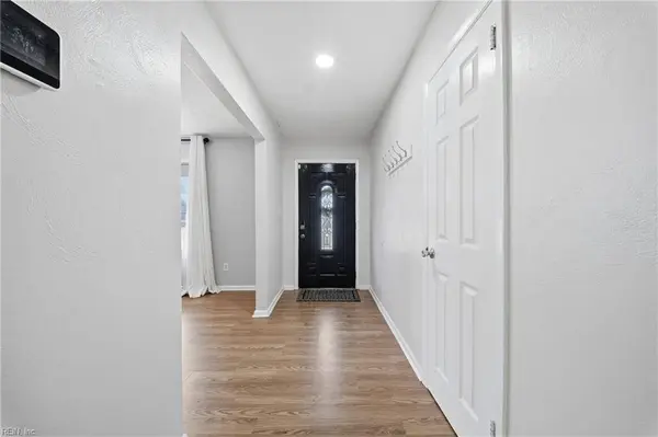 1312 Sir Kay DR, Chesapeake, VA 23323