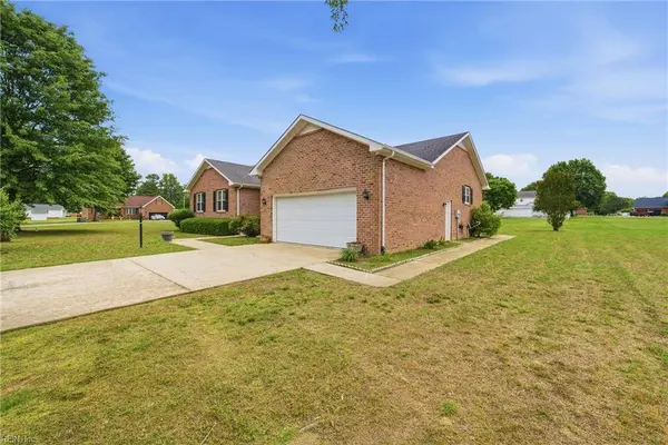 308 Meadow CIR, Emporia, VA 23847