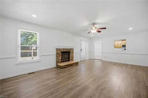 1113 Crystalwood CIR, Chesapeake, VA 23320