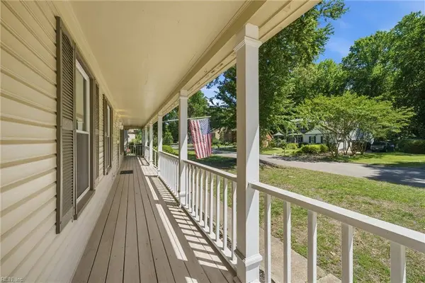 1113 Crystalwood CIR, Chesapeake, VA 23320