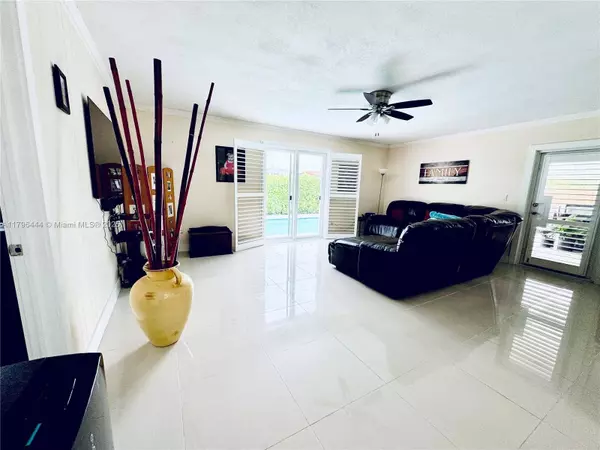 1245 SW 85th Ave, Miami, FL 33144