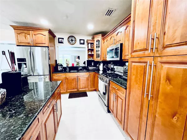 1245 SW 85th Ave, Miami, FL 33144