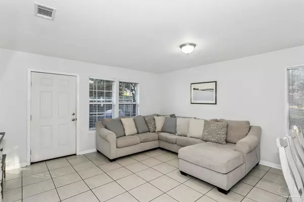 3382 Green Briar Cir, Gulf Breeze, FL 32563