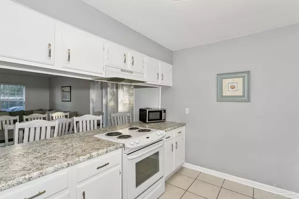 3382 Green Briar Cir, Gulf Breeze, FL 32563