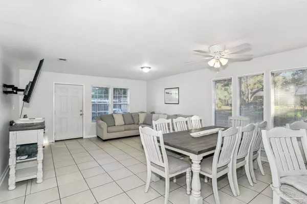 3382 Green Briar Cir, Gulf Breeze, FL 32563