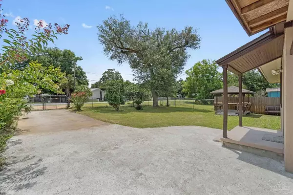 1105 S Old Corry Field Rd, Pensacola, FL 32507