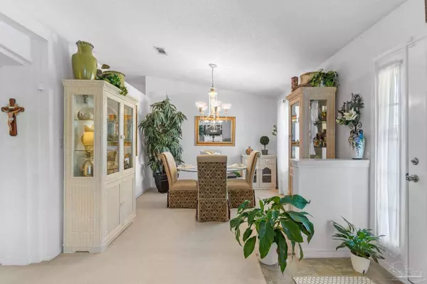 6459 Garden Dr, Gulf Breeze, FL 32563