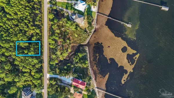 5494 Soundside Dr, Gulf Breeze, FL 32563