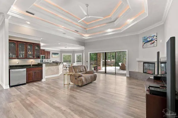 2064 Sundown Dr, Navarre, FL 32566