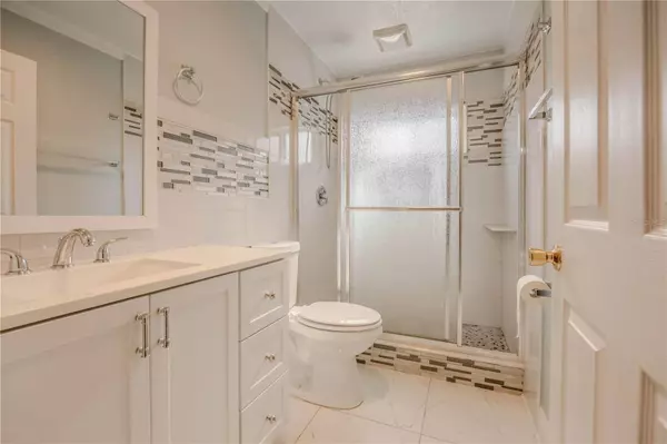 5803 CRESTHILL DR, Tampa, FL 33615