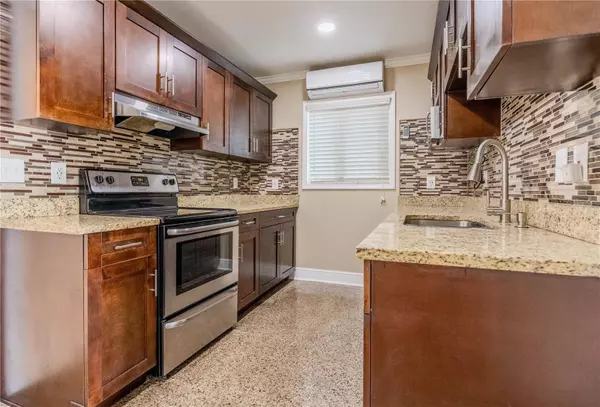 5803 CRESTHILL DR, Tampa, FL 33615