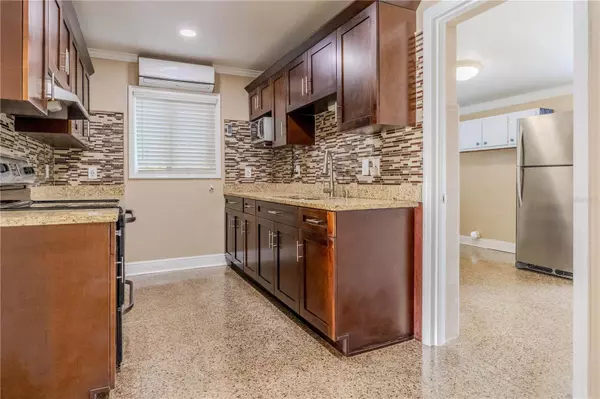 5803 CRESTHILL DR, Tampa, FL 33615