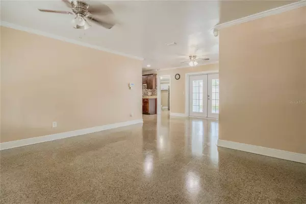 5803 CRESTHILL DR, Tampa, FL 33615