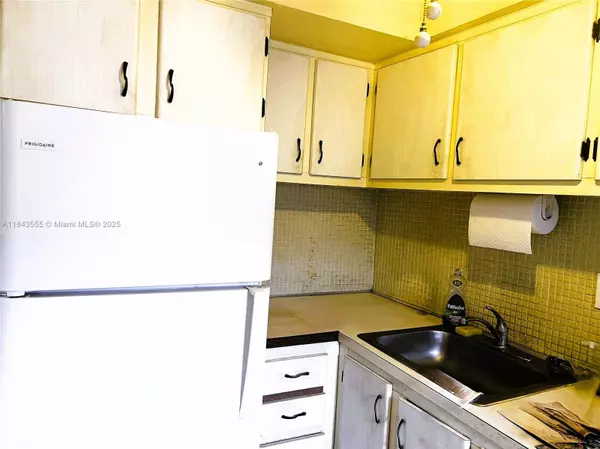 18760 NE 18th Ave #235, Miami, FL 33179