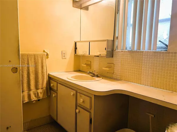 18760 NE 18th Ave #235, Miami, FL 33179