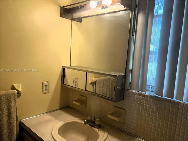 18760 NE 18th Ave #235, Miami, FL 33179